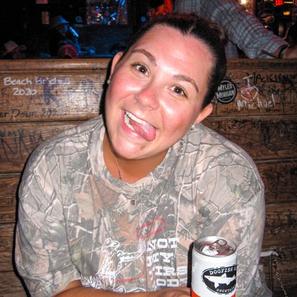 Meet your Posher, Quinn - Picture 1 of 1